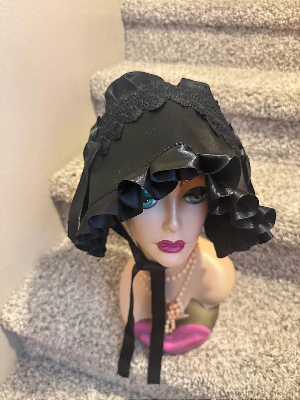 Black Ruffled Lace Bonnet - Picture 3 of 7